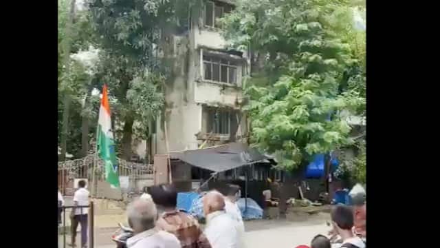 देखें वीडियो, कैसे मुंबई में भरभराकर एक सेकेंड में गिर गई 4 मंजिला इमारत