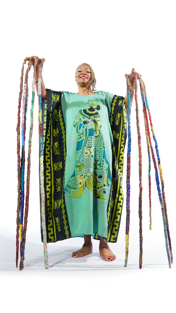 महिला ने 25 साल से नहीं कटवाए नाखून, लंबाई इतनी बढ़ गई कि मैनिक्योर में लगते हैं 5 घंटे