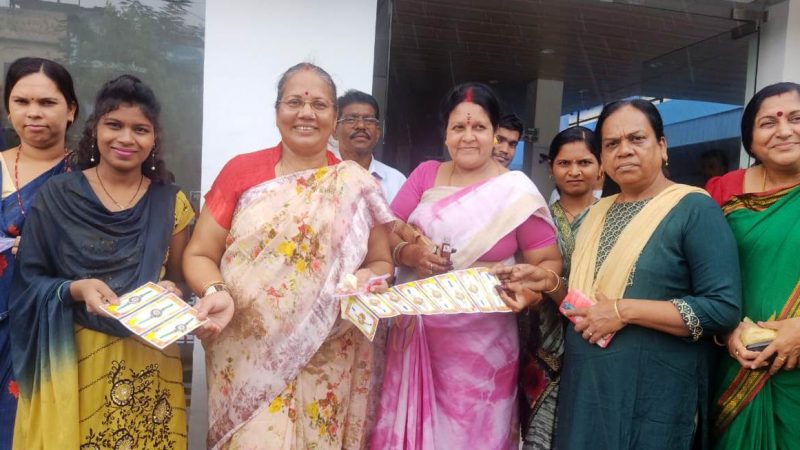 समूह की बहनों द्वारा बनाई राखी मुख्यमंत्री बघेल की कलाई को करेगी सुशोभित