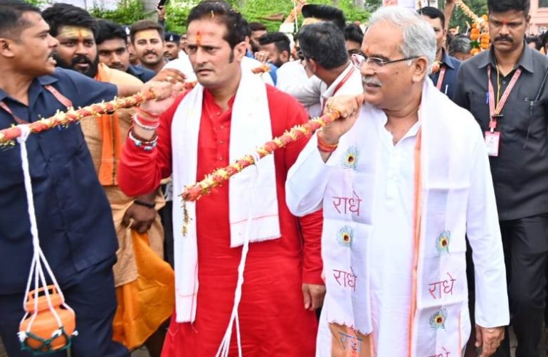 मुख्यमंत्री भव्य कांवड़ यात्रा में शामिल हुए
