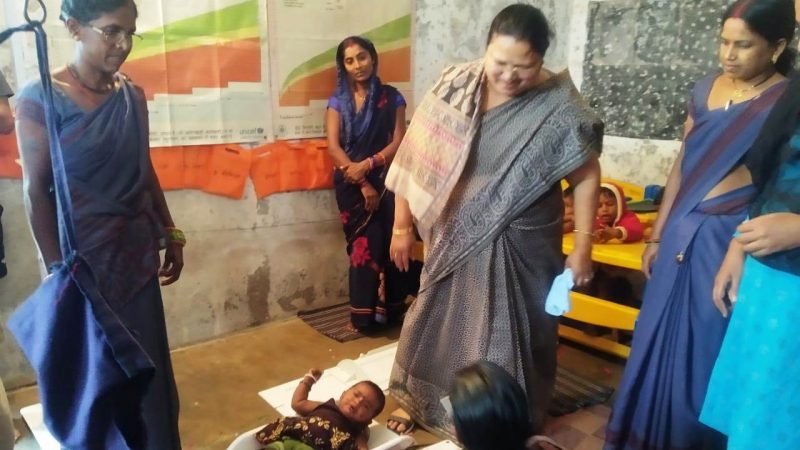 महिला एवं बाल विकास मंत्री ने गुरामी में वजन त्यौहार के क्रियान्वयन का लिया जायजा