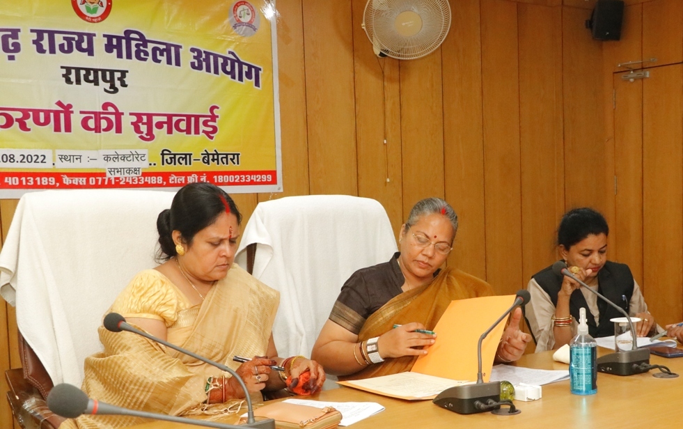 महिलाओं के निजता भंग के मामले में महिला आयोग ने स्वतः संज्ञान लेते हुए कलेक्टर को लिखा पत्र