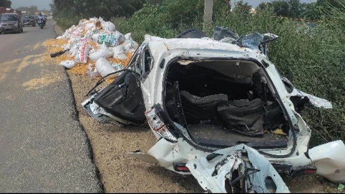 बस्तर में बस में जा घुसी कार, पांच की मौत, आमने-सामने की टक्कर