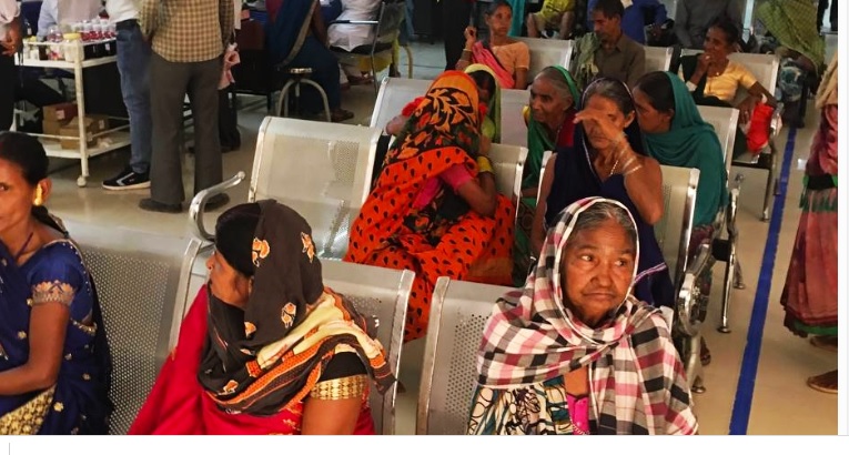 सियान जतन क्लिनिकों में बुजुर्गों का निःशुल्क उपचार