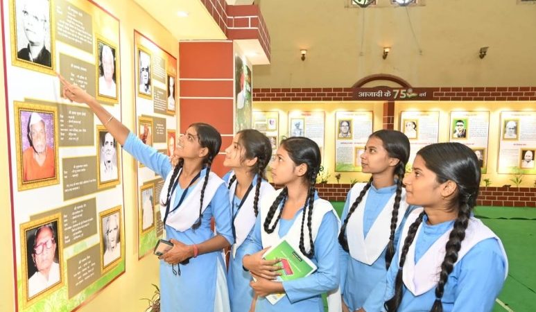 छायाचित्र प्रदर्शनी : आमजनों, युवाओं और स्कूली बच्चों ने छत्तीसगढ़ में देश की आजादी के लिए हुए संघर्ष को जाना