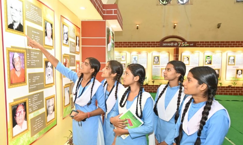 छायाचित्र प्रदर्शनी : आमजनों, युवाओं और स्कूली बच्चों ने छत्तीसगढ़ में देश की आजादी के लिए हुए संघर्ष को जाना