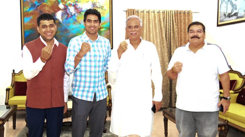 मुख्यमंत्री भूपेश बघेल से प्रसिद्ध मुक्केबाज विजेंदर सिंह ने की सौजन्य मुलाकात