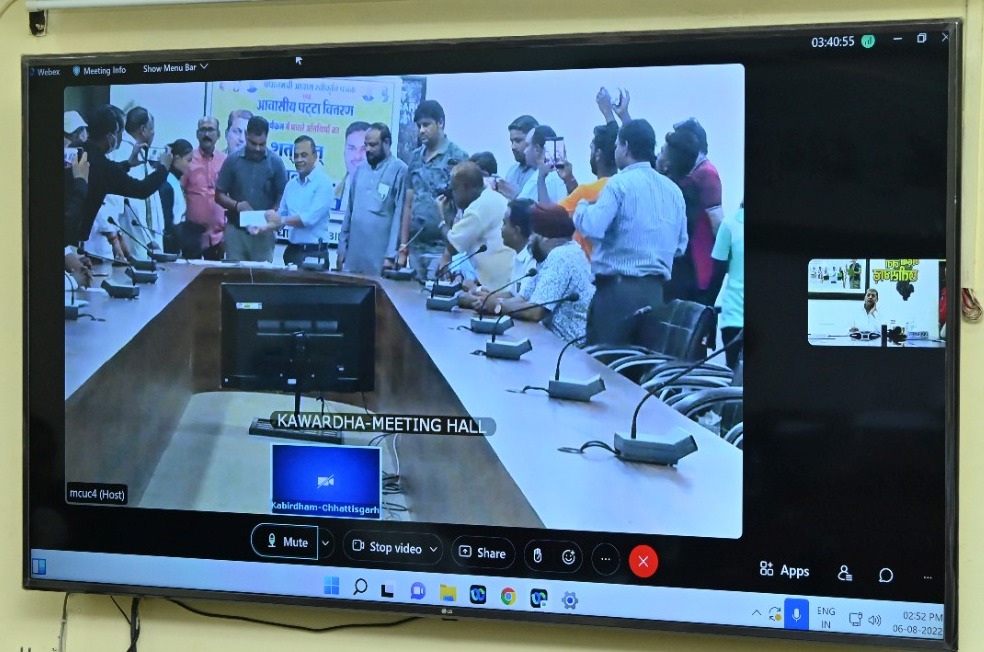 लगभग 300 परिवारों को मिला उनके आशियाना का अधिकार