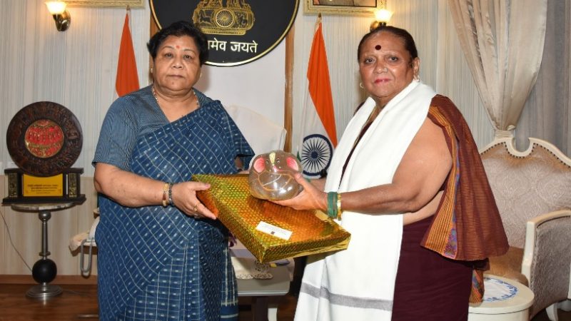 राज्यपाल सुश्री उइके से पूर्व विधायक शबनम मौसी ने की मुलाकात