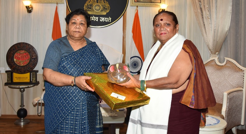 राज्यपाल सुश्री उइके से पूर्व विधायक शबनम मौसी ने की मुलाकात