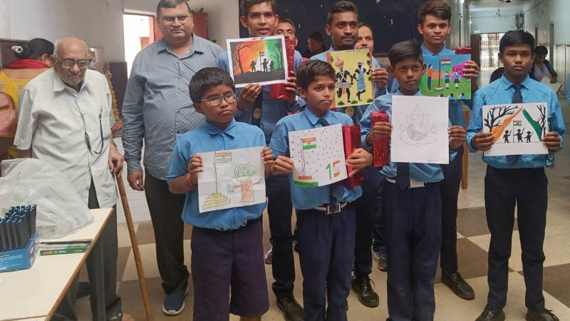 ‘हमर तिरंगा’ थीम पर मूकबधिर स्कूल के विद्यार्थियों ने बनाई आकर्षक पेंटिंग