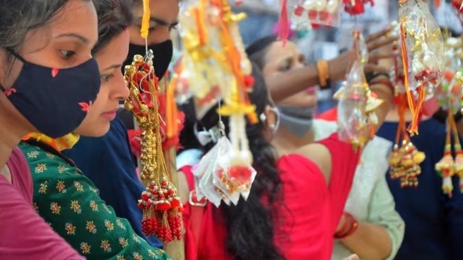 राखी का कारोबार 6000 करोड़ रुपये तक पहुंचने का अनुमान, 25 फीसदी तक महंगी हुईं राखियां
