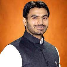 फरार त्यागी पर 25 हजार का ईनाम घोषित, घर पर भी चला बुलडोजर