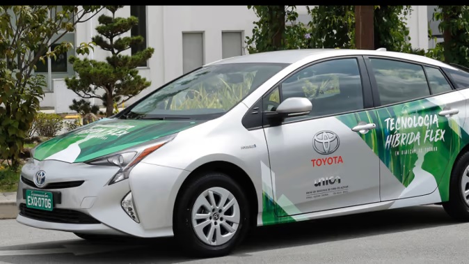 आ रहा पेट्रोल डीजल का विकल्प, इस महीने पेश होगी देश की पहली फ्लेक्स फ्यूल कार