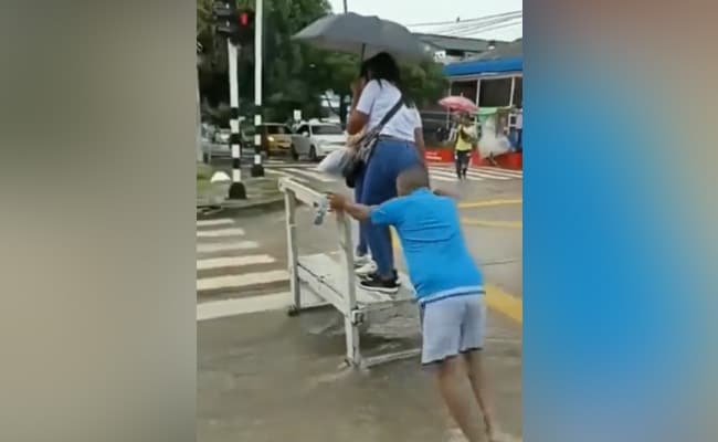 पानी से बचाने के लिए शख्स ने लगाया दिमाग, आनंद महिंद्रा ने कहा- काम के लिए आइडिया चाहिए