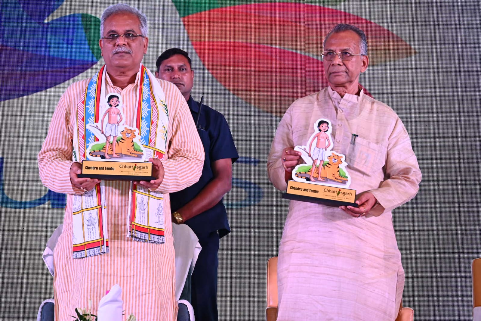 छत्तीसगढ़ पर्यटन मंडल का प्रतीक चिन्ह बने चेंदरू द टाइगर ब्वाय और टेंबू टाइगर