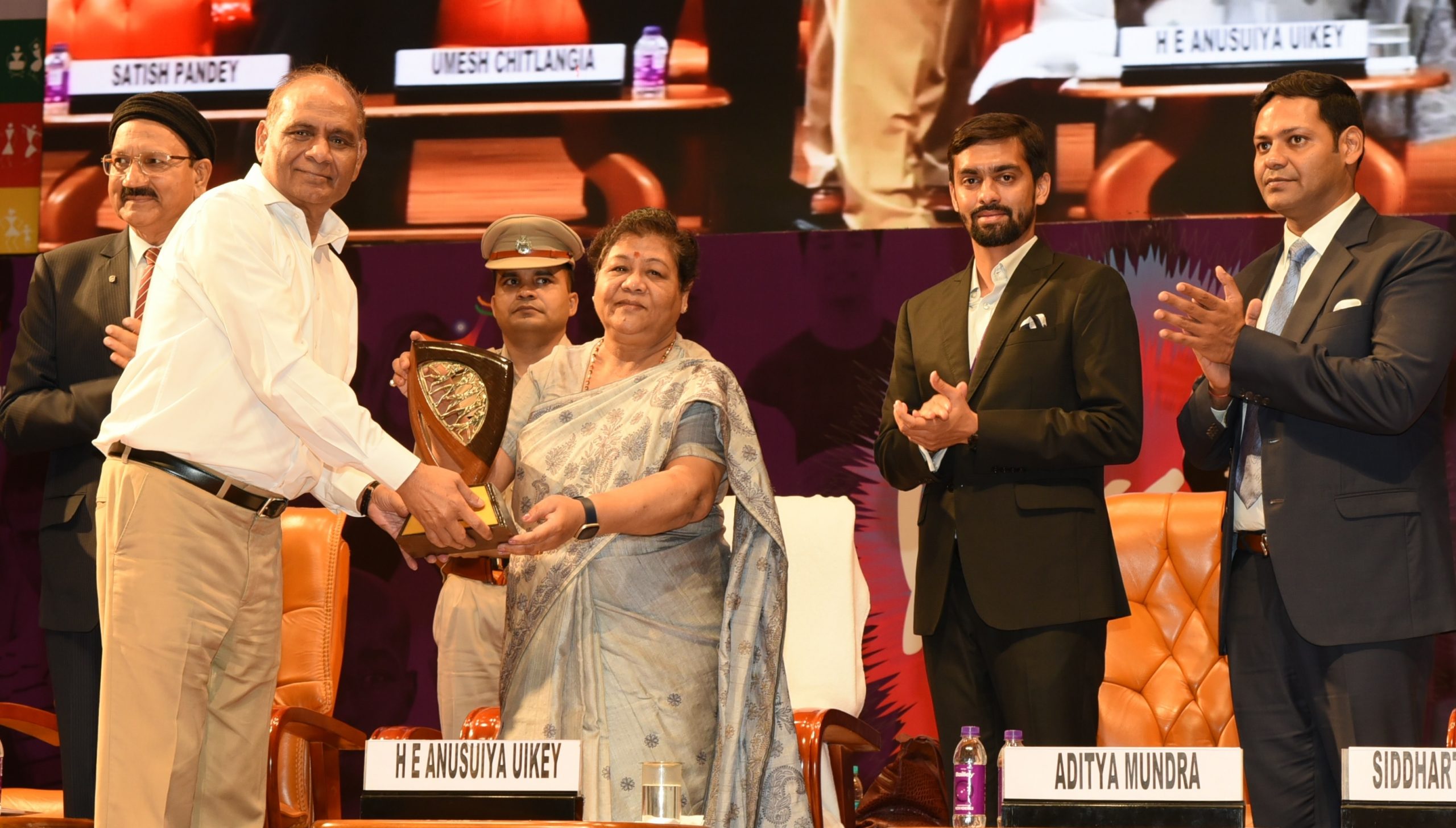 युवा जीवन में अपने लक्ष्य निर्धारित करें और लक्ष्य प्राप्त करने के लिए कठिन परिश्रम का संकल्प लें : सुश्री उइके