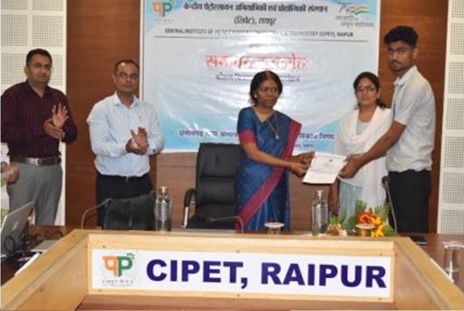 सिपेट रायपुर में युवाओं को मिला मशीन ऑपरेटर, असिस्टेंट-प्लास्टिक प्रोसेसिंग का प्रशिक्षण