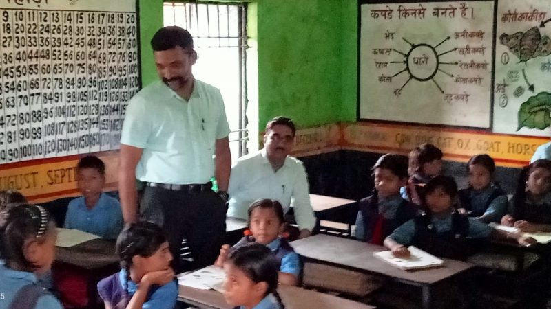 प्रमुख सचिव एवं सचिव स्कूल शिक्षा ने परखी स्कूलों की जमीनी वस्तुस्थिति