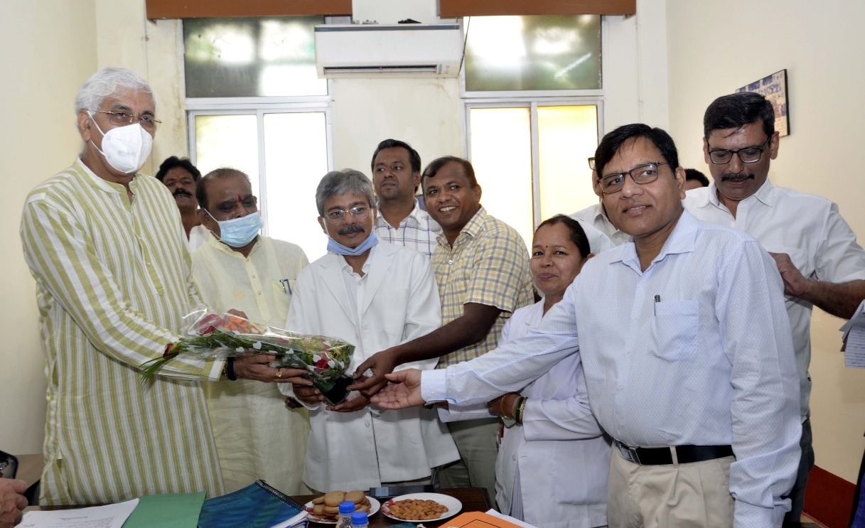 स्वास्थ्य मंत्री सिंहदेव ने महारानी अस्पताल का किया निरीक्षण, व्यवस्थाओं की समीक्षा की