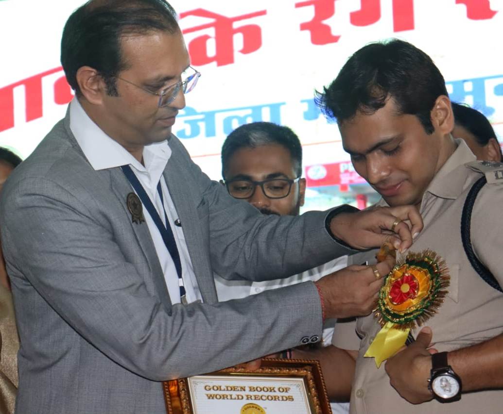 महासमुंद जिले का ‘खाकी के रंग स्कूल के संग कार्यक्रम’ गोल्डन बुक ऑफ वर्ल्ड रिकार्ड में शामिल