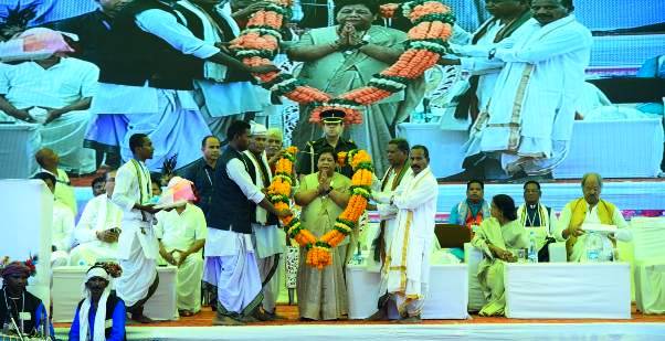 आदिवासी सभ्यता और संस्कृति प्रकृति से जुड़े हैं : राज्यपाल सुश्री उइके