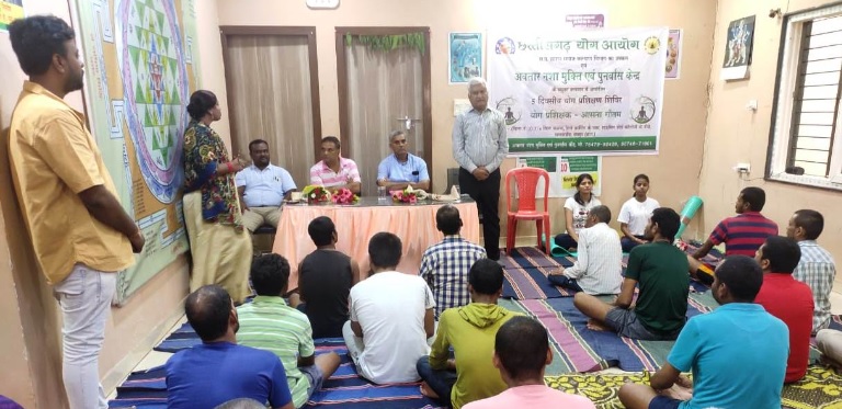 छत्तीसगढ़ योग आयोग की पहल से नशा उन्मूलन पर योग शिविर