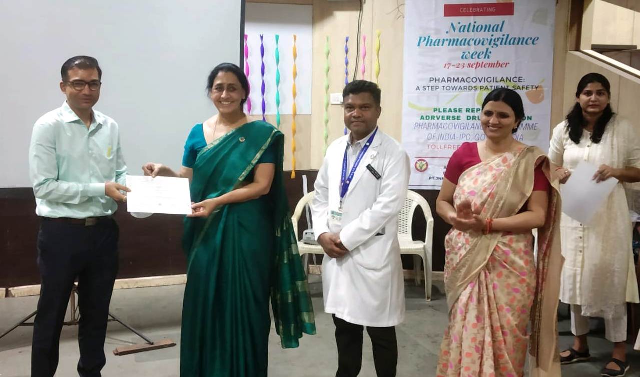 मोबाइल नम्बर +91-9411467960 तथा हेल्पलाइन नंबर 18001803024 पर दे सकते हैं दवाओं के प्रतिकूल प्रभाव की जानकारी