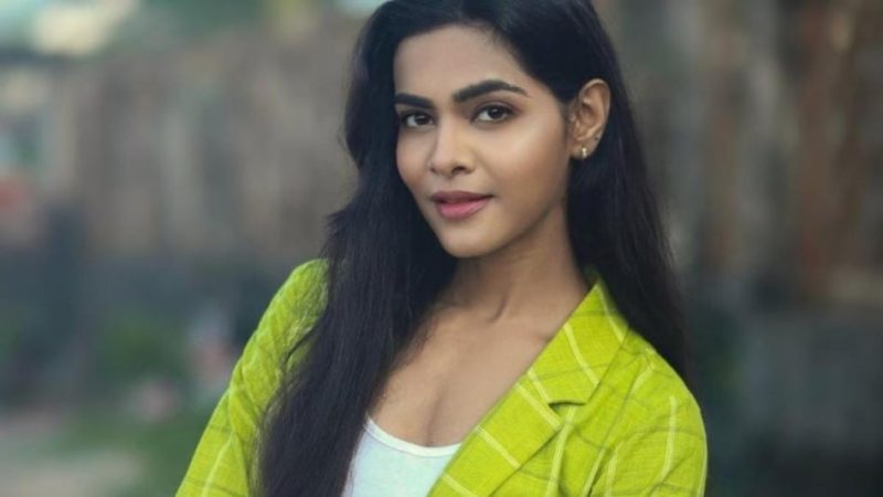 30 साल की मॉडल ने लगाई फांसी, सुसाइड नोट में मांगी माफी