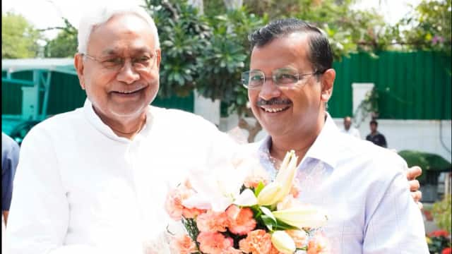 विपक्षी एकजुटता की कवायद, राहुल के बाद केजरीवाल येचुरी से मिले नीतीश