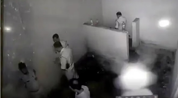 एसपी ने पांच पुलिसकर्मियों को बंद किया लॉकअप में