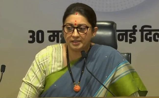 पूर्व केंद्रीय मंत्री स्मृति ईरानी ने खाली किया सरकारी बंगला