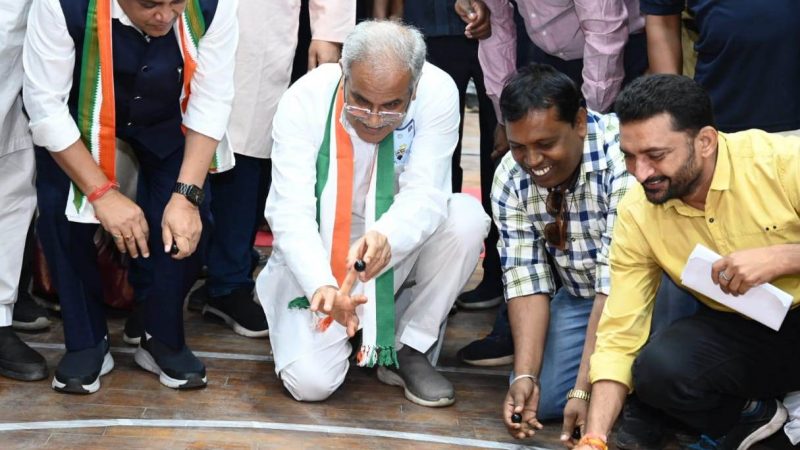 मुख्यमंत्री ने रेफरी बन खेल की शुरुआत की, पारंपरिक खेलों मे खुद आजमाए हाथ