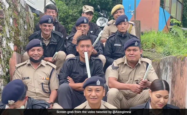 ‘काम भी, मजे भी’ पुलिस वालों के इस गेम की नागालैंड के मंत्री ने की जमकर तारीफ VIDEO हो रहा वायरल