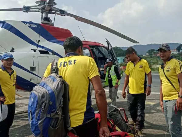 हिमस्खलन में फंसे प्रशिक्षु पर्वतारोही, 10 की मौत, आठ रेस्क्यू, 11 लापता