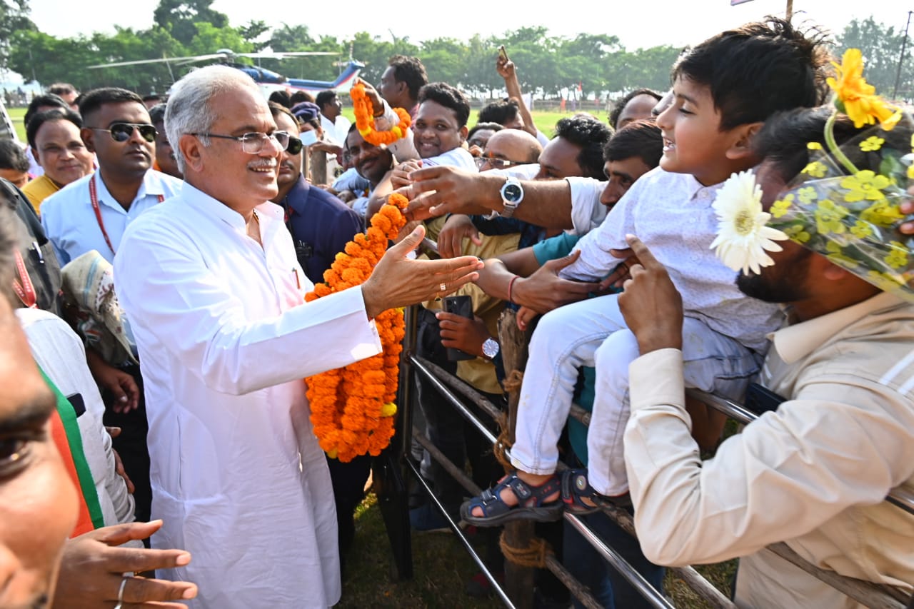 शिवरीनारायण पहुंचने पर भूपेश का आत्मीय स्वागत
