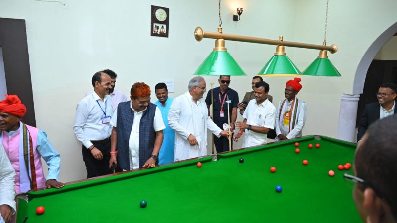 मुख्यमंत्री बघेल ने आमचो बस्तर क्लब का किया अवलोकन