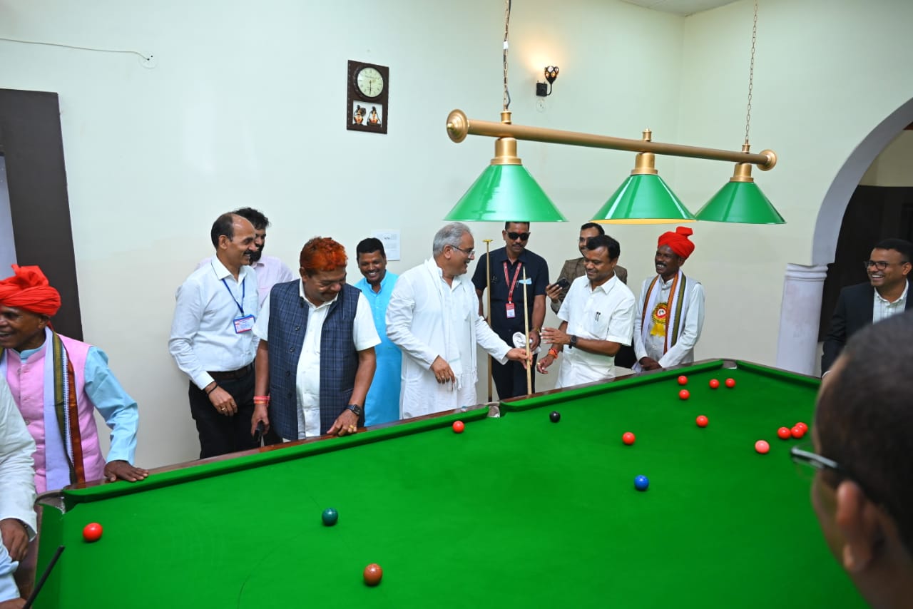 मुख्यमंत्री बघेल ने आमचो बस्तर क्लब का किया अवलोकन