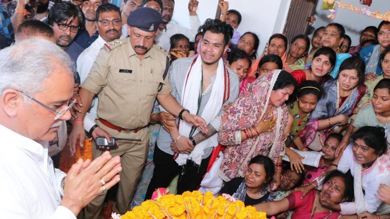 राजकीय सम्मान के साथ विधानसभा उपाध्यक्ष मण्डावी को दी गई अंतिम विदाई