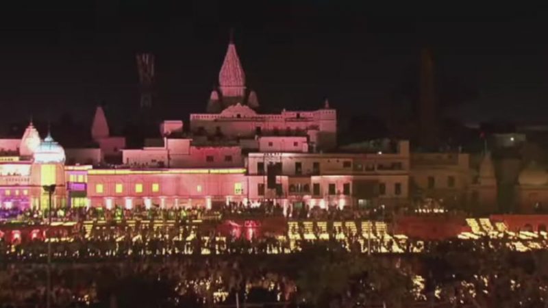 अयोध्या में जगमगाए दीये, पीएम बोले-भारत के कण-कण और जन-जन के मन में राम