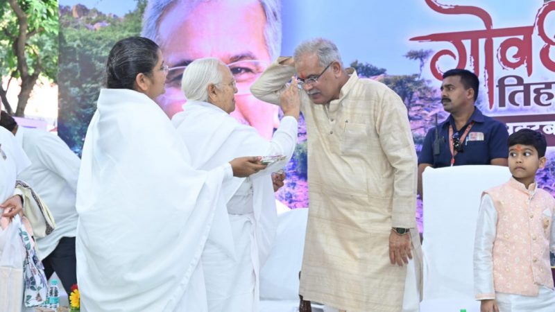 प्रजापिता ब्रम्हकुमारी ईश्वरीय विश्वविद्यालय की बहनों ने मुख्यमंत्री बघेल को दीपावली की शुभकामना दीं