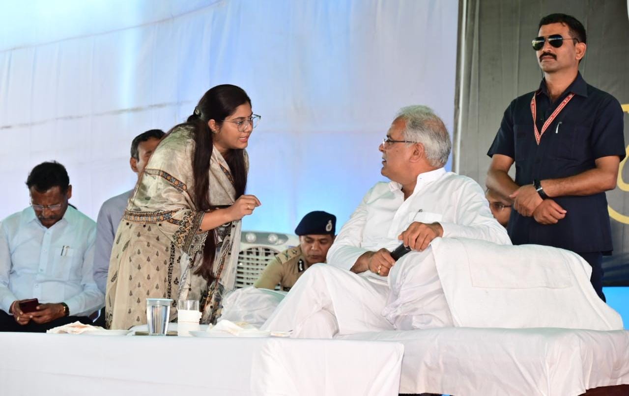 अधिग्रहित जमीन का नहीं मिला मुआवजा, मुख्यमंत्री ने कलेक्टर और एसडीएम को दिए निर्देश