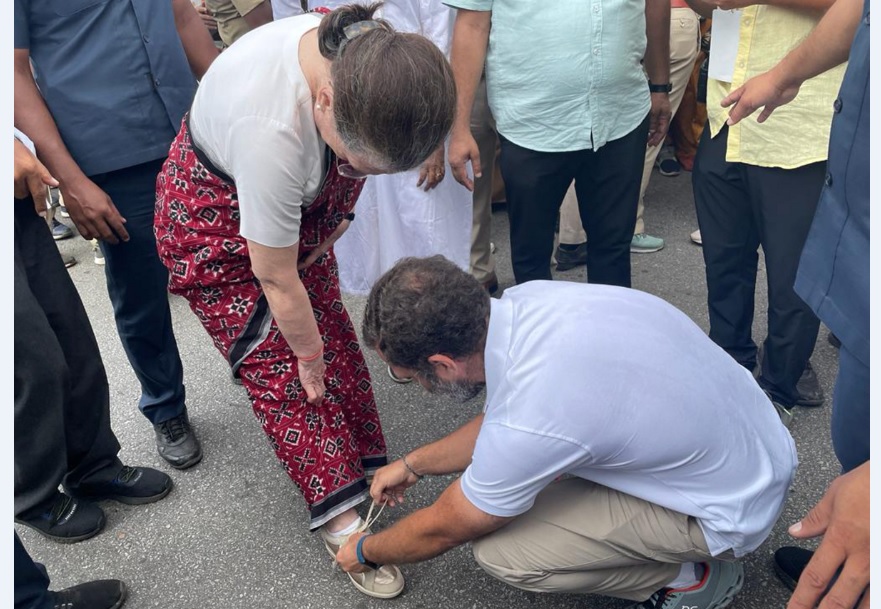 कर्नाटक के मांड्या में सोनिया-राहुल ने की पदयात्रा, भरी हुंकार