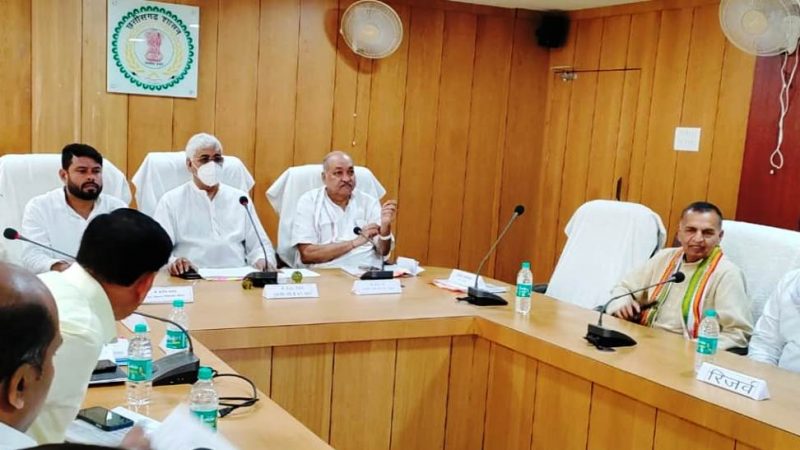 सरकार की फ्लैगशिप योजनाओं का बेहतर क्रियान्वयन सुनिश्चित करें : टी.एस. सिंहदेव