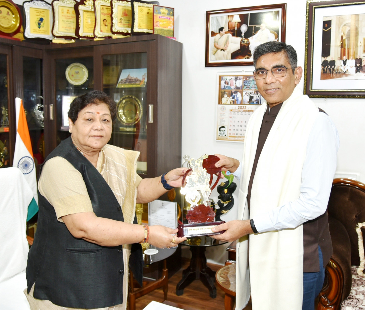 राज्यपाल उइके से मालदीव में भारत के उच्चायुक्त मनु महावर ने की भेंट