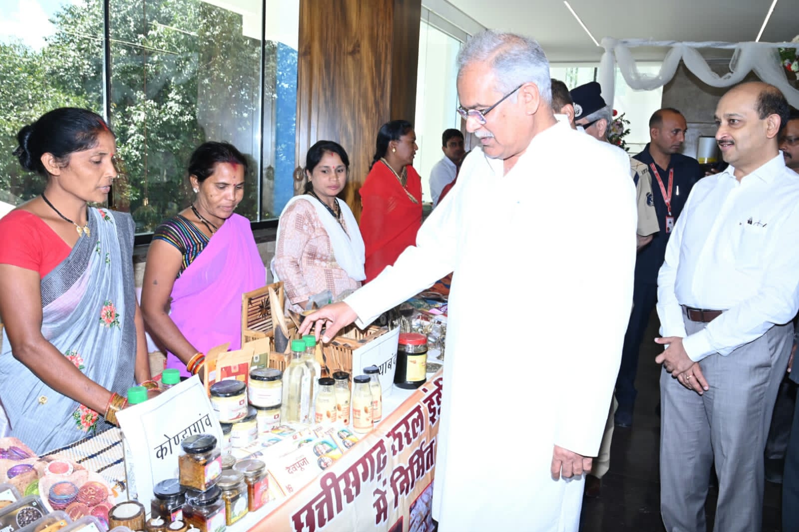 गोबर पेंट से स्कूलों की होगी रंगाई-पोताई