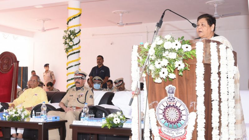 अशांत क्षेत्रों में तैनात पुलिस के जवानों ने अपने साहस का लोहा मनवाया : राज्यपाल उइके