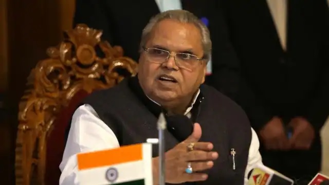 पद से हटते ही सीबीआई के रडार पर आए मलिक, हुई पूछताछ