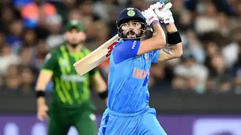 पहले विराट की बैटिंग, फिर शॉपिंग मूड में रहा देश, ठप सी पड़ गई UPI सर्विस!