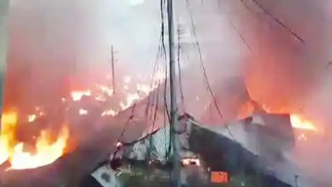 अरुणाचल में भीषण आग से 700 दुकानें जलकर खाक, करोड़ों का नुकसान; दमकल पर लापरवाही का आरोप